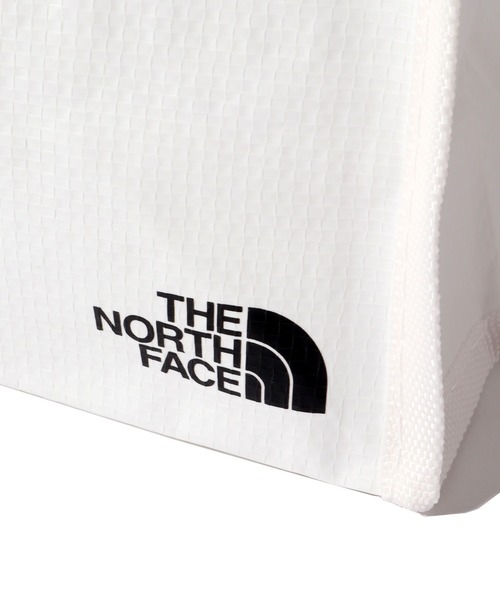 THE NORTH FACE(ザノースフェイス)の「【THE NORTH FACE/ザノースフェイス】SHOPPER BAG M/ショッパーバッグ(エコバッグ/サブバッグ・メンズ・ホワイト/ホワイト系1・FREE)」の12枚目の写真