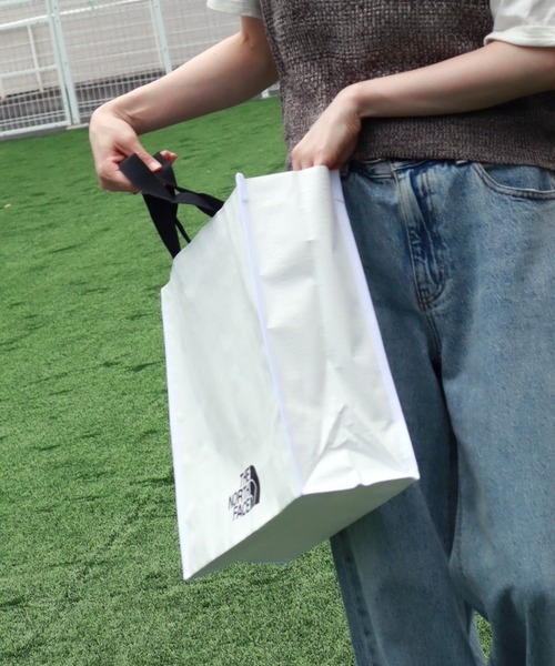 THE NORTH FACE(ザノースフェイス)の「【THE NORTH FACE/ザノースフェイス】SHOPPER BAG M/ショッパーバッグ(エコバッグ/サブバッグ・メンズ・ホワイト/ホワイト系1・FREE)」の20枚目の写真