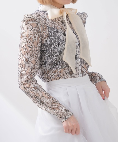 qumerry.(キュメリ)の「レースボリュームブラウス(シャツ/ブラウス・レディース・オフホワイト/サックスブルー/ライトイエロー・MEDIUM/SMALL)」の2枚目の写真