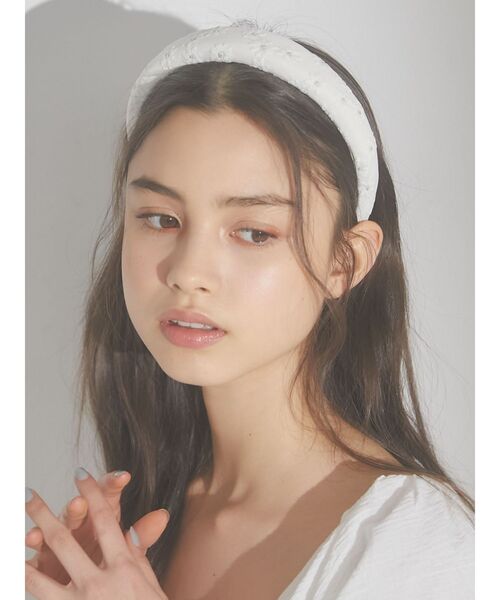 merry jenny（メリージェニー）の「flowerチュールカチューシャ（カチューシャ・レディース・オフホワイト/ブラック・FREE）」の6枚目の写真