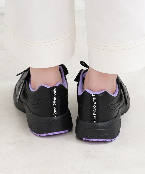 PINK-latte（ピンクラテ）の「ロゴテープスニーカー（スニーカー・キッズ・オフホワイト/ブラック・01/02/03）」の11枚目の写真