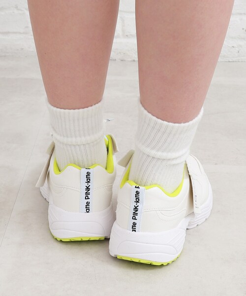 PINK-latte（ピンクラテ）の「ロゴテープスニーカー（スニーカー・キッズ・オフホワイト/ブラック・01/02/03）」の14枚目の写真