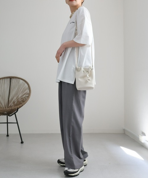 ap retro（アプレトロ）の「ビッグシルエットデザイン　ロゴプリントTEE（Tシャツ/カットソー・レディース・オフホワイト/ブラック/オートミール・FREE）」の7枚目の写真