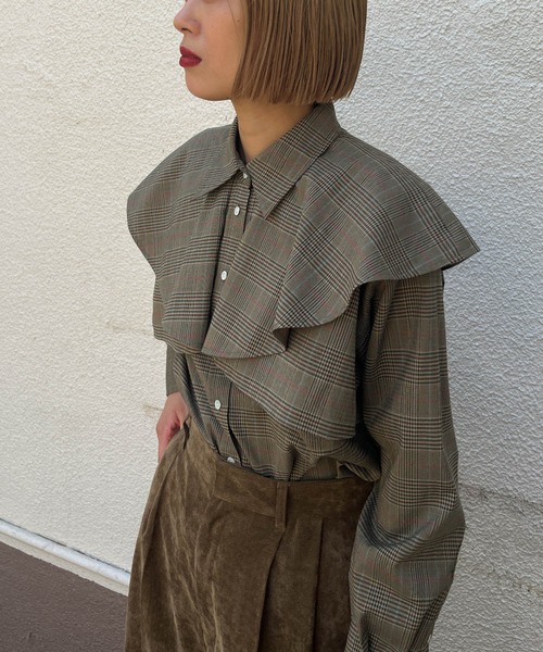 audrey and john wad（オードリーアンドジョンワッド）の「トロピカルケープフリルブラウス（シャツ/ブラウス・レディース・ベージュ/ネイビー/ブラック/グレー・FREE）」の22枚目の写真