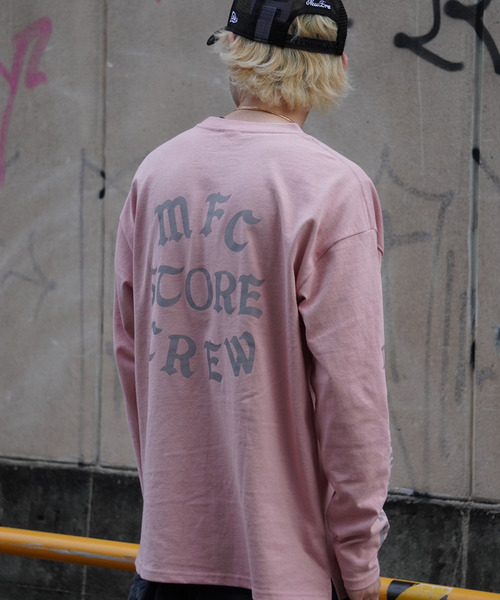 FRUIT OF THE LOOM(フルーツオブザルーム)の「FRUIT OF THE LOOM x MFC STORE MFC STORE CREW L/S TEE(Tシャツ/カットソー・メンズ・インディゴブルー/ピンク/ホワイト/ブラック/サックスブルー/グレー・M/L/XL)」の6枚目の写真
