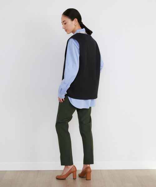 INED（イネド）の「圧縮スムースVネックベスト【セットアップ対応】（ベスト・レディース・ネイビー/オフホワイト・9号）」の7枚目の写真