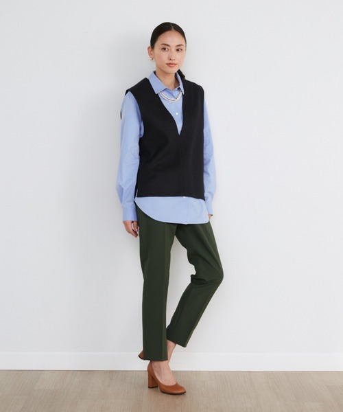 INED（イネド）の「圧縮スムースVネックベスト【セットアップ対応】（ベスト・レディース・ネイビー/オフホワイト・9号）」の8枚目の写真