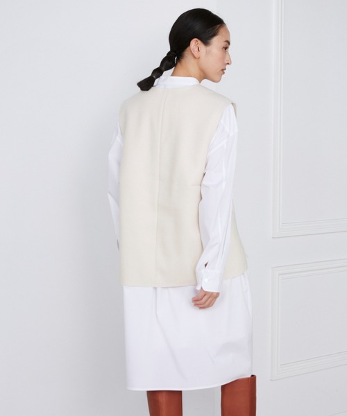 INED（イネド）の「圧縮スムースVネックベスト【セットアップ対応】（ベスト・レディース・ネイビー/オフホワイト・9号）」の12枚目の写真