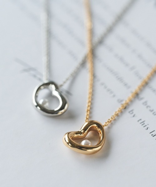 GOLDY(ゴールディ)の「【GOLDY(ゴールディ)】パールインハートトップネックレス(ネックレス・レディース・ゴールド/シルバー・FREE)」の2枚目の写真