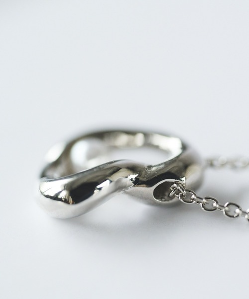 GOLDY(ゴールディ)の「【GOLDY(ゴールディ)】パールインハートトップネックレス(ネックレス・レディース・ゴールド/シルバー・FREE)」の3枚目の写真