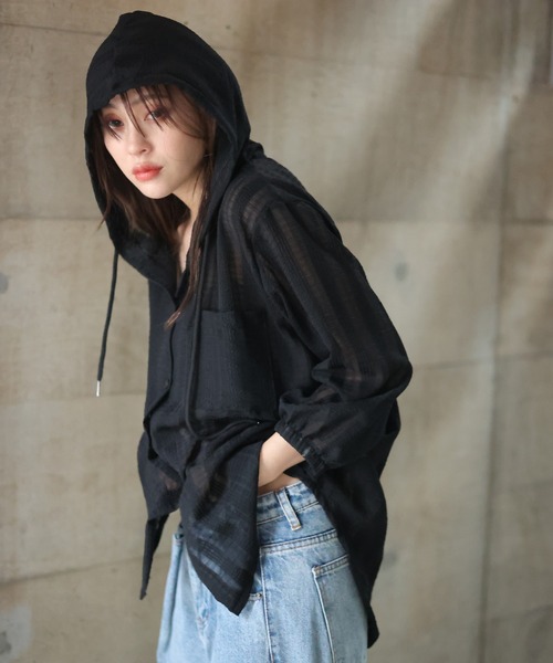 LAFFMO(ラフモ)の「フード付きボリュームスリーブシアーパーカー(パーカー・レディース・ブラック/ホワイト・FREE)」の21枚目の写真