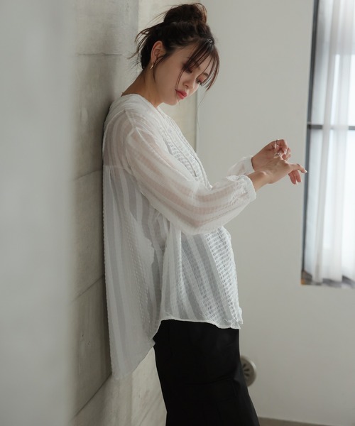 LAFFMO(ラフモ)の「フード付きボリュームスリーブシアーパーカー(パーカー・レディース・ブラック/ホワイト・FREE)」の15枚目の写真