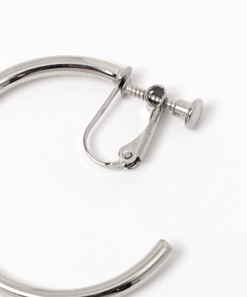 LEPSIM(レプシィム)の「ステンレスフープイヤリング 966567(イヤリング・レディース・シルバー/ゴールド・ONE SIZE)」の5枚目の写真