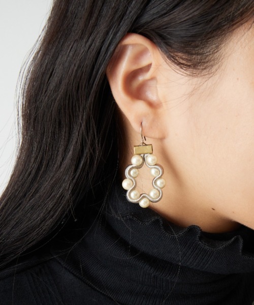STELLA CIFFON（ステラシフォン）の「[STELLA CIFFON/ステラシフォン] 樹脂パール ラウンドピアス（ピアス（両耳用）・レディース・ブラック/ベージュ/ネイビー・F）」の18枚目の写真