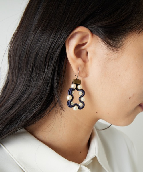 STELLA CIFFON（ステラシフォン）の「[STELLA CIFFON/ステラシフォン] 樹脂パール ラウンドピアス（ピアス（両耳用）・レディース・ブラック/ベージュ/ネイビー・F）」の20枚目の写真