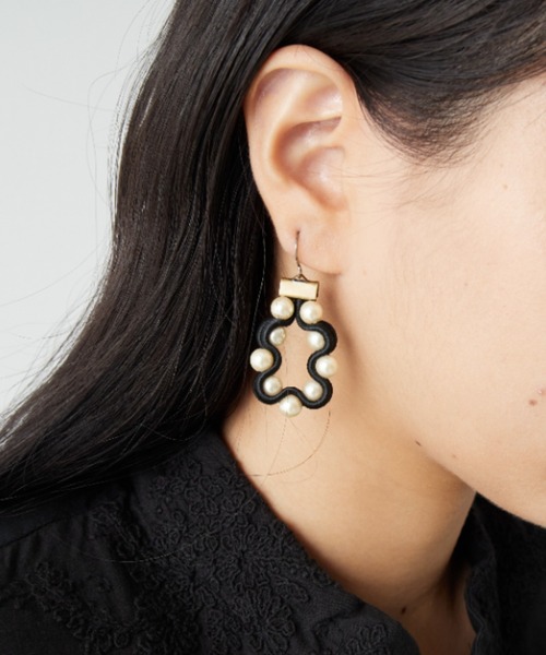 STELLA CIFFON（ステラシフォン）の「[STELLA CIFFON/ステラシフォン] 樹脂パール ラウンドピアス（ピアス（両耳用）・レディース・ブラック/ベージュ/ネイビー・F）」の15枚目の写真