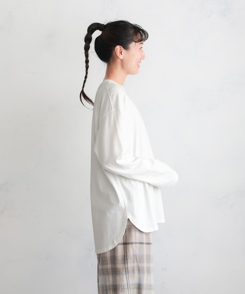 soulberry（ソウルベリー）の「裾出しスマイルなロンT（Tシャツ/カットソー・レディース・モスグリーン/オフホワイト/スミクロ/マスタード・M/L/LL/3L/4L）」の6枚目の写真