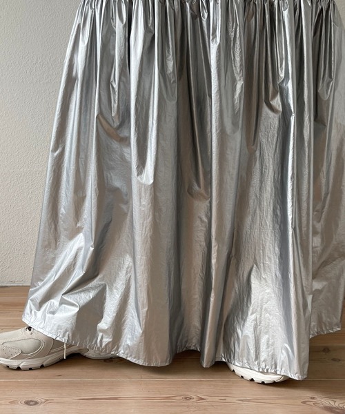 wee9s（ウィークス）の「metallic gatherer flare skirt / メタリックギャザーフレアスカート（スカート・レディース・シルバー・FREE）」の10枚目の写真