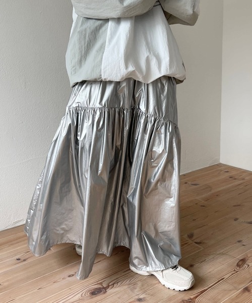 wee9s（ウィークス）の「metallic gatherer flare skirt / メタリックギャザーフレアスカート（スカート・レディース・シルバー・FREE）」の18枚目の写真