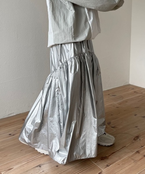 wee9s（ウィークス）の「metallic gatherer flare skirt / メタリックギャザーフレアスカート（スカート・レディース・シルバー・FREE）」の20枚目の写真