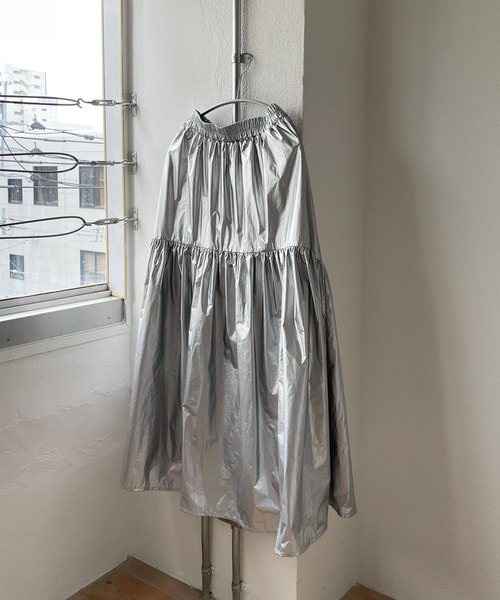 wee9s（ウィークス）の「metallic gatherer flare skirt / メタリックギャザーフレアスカート（スカート・レディース・シルバー・FREE）」の15枚目の写真