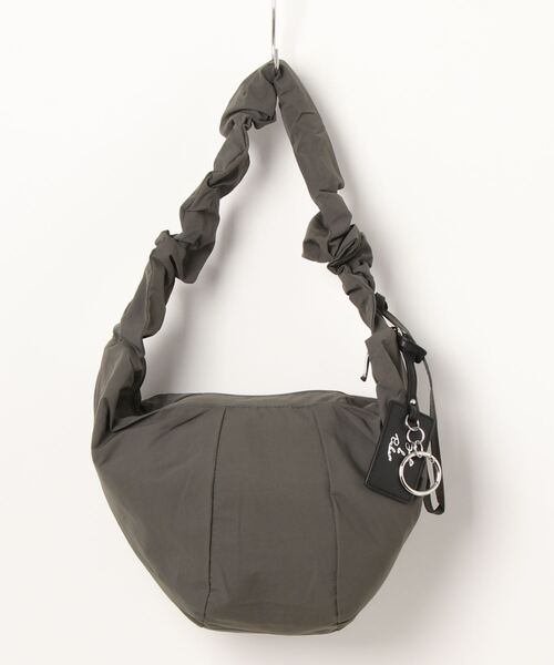 SALON de RUBAN(サロンドルヴァン)の「【SALON de RUBAN / サロン ド ルヴァン】 クシュクシュ ギャザーショルダーバッグ スモール(ショルダーバッグ・レディース・ブラック/ピンク/グレー/ベージュ/イエロー/ライトグレー/ホワイト/ブルー・FREE)」の5枚目の写真