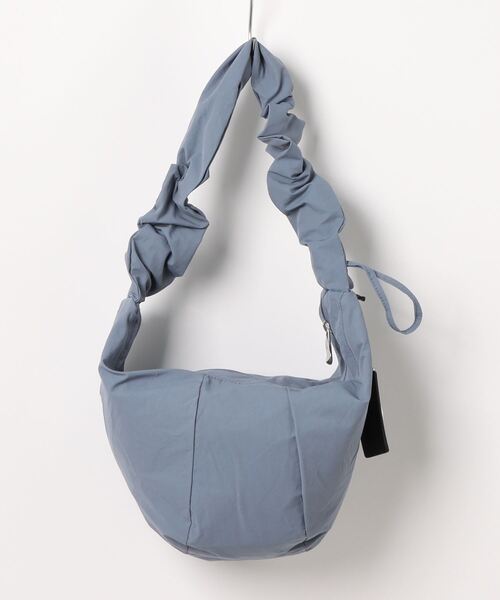 SALON de RUBAN(サロンドルヴァン)の「【SALON de RUBAN / サロン ド ルヴァン】 クシュクシュ ギャザーショルダーバッグ スモール(ショルダーバッグ・レディース・ブラック/ピンク/グレー/ベージュ/イエロー/ライトグレー/ホワイト/ブルー・FREE)」の7枚目の写真