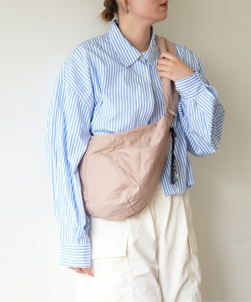 SALON de RUBAN(サロンドルヴァン)の「【SALON de RUBAN / サロン ド ルヴァン】 クシュクシュ ギャザーショルダーバッグ スモール(ショルダーバッグ・レディース・ブラック/ピンク/グレー/ベージュ/イエロー/ライトグレー/ホワイト/ブルー・FREE)」の8枚目の写真