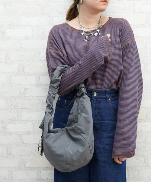 SALON de RUBAN(サロンドルヴァン)の「【SALON de RUBAN / サロン ド ルヴァン】 クシュクシュ ギャザーショルダーバッグ スモール(ショルダーバッグ・レディース・ブラック/ピンク/グレー/ベージュ/イエロー/ライトグレー/ホワイト/ブルー・FREE)」の4枚目の写真