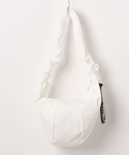 SALON de RUBAN(サロンドルヴァン)の「【SALON de RUBAN / サロン ド ルヴァン】 クシュクシュ ギャザーショルダーバッグ スモール(ショルダーバッグ・レディース・ブラック/ピンク/グレー/ベージュ/イエロー/ライトグレー/ホワイト/ブルー・FREE)」の21枚目の写真