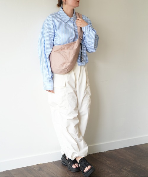 SALON de RUBAN(サロンドルヴァン)の「【SALON de RUBAN / サロン ド ルヴァン】 クシュクシュ ギャザーショルダーバッグ スモール(ショルダーバッグ・レディース・ブラック/ピンク/グレー/ベージュ/イエロー/ライトグレー/ホワイト/ブルー・FREE)」の20枚目の写真