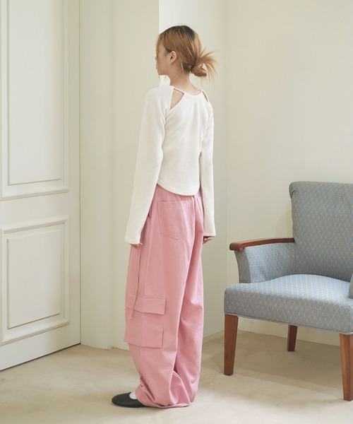 UNE MANSION（ユヌマンション）の「ホルターネックショルダースリットＴシャツニットカットソー（Tシャツ/カットソー・レディース・ブラック/ベージュ/アイボリー・FREE）」の6枚目の写真