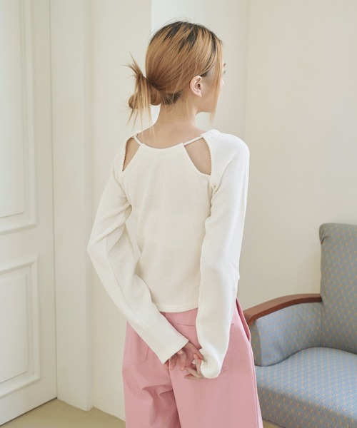 UNE MANSION（ユヌマンション）の「ホルターネックショルダースリットＴシャツニットカットソー（Tシャツ/カットソー・レディース・ブラック/ベージュ/アイボリー・FREE）」の9枚目の写真