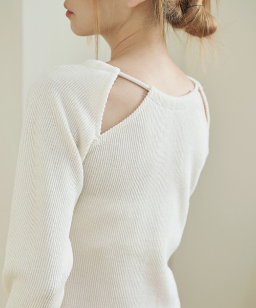 UNE MANSION（ユヌマンション）の「ホルターネックショルダースリットＴシャツニットカットソー（Tシャツ/カットソー・レディース・ブラック/ベージュ/アイボリー・FREE）」の10枚目の写真