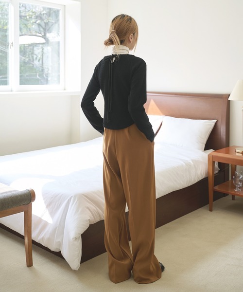 UNE MANSION（ユヌマンション）の「ホルターネックショルダースリットＴシャツニットカットソー（Tシャツ/カットソー・レディース・ブラック/ベージュ/アイボリー・FREE）」の13枚目の写真