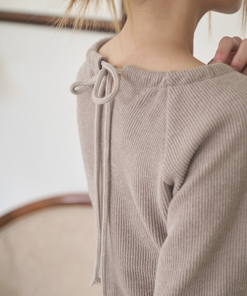 UNE MANSION（ユヌマンション）の「ホルターネックショルダースリットＴシャツニットカットソー（Tシャツ/カットソー・レディース・ブラック/ベージュ/アイボリー・FREE）」の21枚目の写真