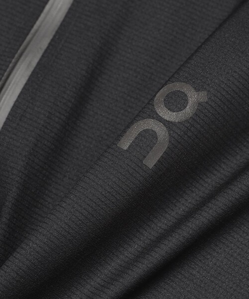 On（オン）の「On / Ultra Jacket（セットアップ対応）（ブルゾン・メンズ・ブラック・S/M/XL/L）」の9枚目の写真