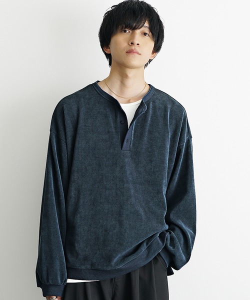 MinoriTY（マイノリティ）の「【MinoriTY】コーデュロイ＆スウェード生地ニットソートレーナー ヘンリーネック クルーネック スウェット メンズ ビッグシルエット オーバーサイズ ルーズフィット 秋服 冬服【MinoriTY】（スウェット・メンズ・ブルー/チャコール/アイボリー/モカ/グリーン/チャコールグレー/グレイッシュベージュ/キナリ/ネイビー/ブルー系その他/ベージュ系その他/レッド系その他/ワイン/グレー系その他・S/M/L）」の13枚目の写真