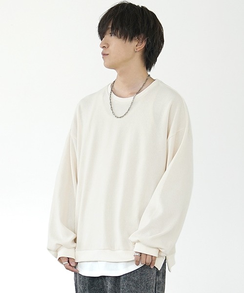 MinoriTY（マイノリティ）の「【MinoriTY】コーデュロイ＆スウェード生地ニットソートレーナー ヘンリーネック クルーネック スウェット メンズ ビッグシルエット オーバーサイズ ルーズフィット 秋服 冬服【MinoriTY】（スウェット・メンズ・ブルー/チャコール/アイボリー/モカ/グリーン/チャコールグレー/グレイッシュベージュ/キナリ/ネイビー/ブルー系その他/ベージュ系その他/レッド系その他/ワイン/グレー系その他・S/M/L）」の3枚目の写真