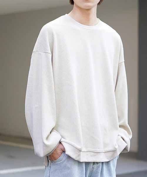 MinoriTY（マイノリティ）の「【MinoriTY】コーデュロイ＆スウェード生地ニットソートレーナー ヘンリーネック クルーネック スウェット メンズ ビッグシルエット オーバーサイズ ルーズフィット 秋服 冬服【MinoriTY】（スウェット・メンズ・ブルー/チャコール/アイボリー/モカ/グリーン/チャコールグレー/グレイッシュベージュ/キナリ/ネイビー/ブルー系その他/ベージュ系その他/レッド系その他/ワイン/グレー系その他・S/M/L）」の2枚目の写真