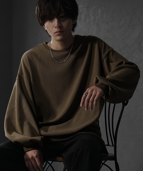 MinoriTY（マイノリティ）の「【MinoriTY】コーデュロイ＆スウェード生地ニットソートレーナー ヘンリーネック クルーネック スウェット メンズ ビッグシルエット オーバーサイズ ルーズフィット 秋服 冬服【MinoriTY】（スウェット・メンズ・ブルー/チャコール/アイボリー/モカ/グリーン/チャコールグレー/グレイッシュベージュ/キナリ/ネイビー/ブルー系その他/ベージュ系その他/レッド系その他/ワイン/グレー系その他・S/M/L）」の7枚目の写真