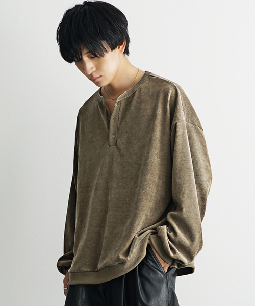 MinoriTY（マイノリティ）の「【MinoriTY】コーデュロイ＆スウェード生地ニットソートレーナー ヘンリーネック クルーネック スウェット メンズ ビッグシルエット オーバーサイズ ルーズフィット 秋服 冬服【MinoriTY】（スウェット・メンズ・ブルー/チャコール/アイボリー/モカ/グリーン/チャコールグレー/グレイッシュベージュ/キナリ/ネイビー/ブルー系その他/ベージュ系その他/レッド系その他/ワイン/グレー系その他・S/M/L）」の22枚目の写真