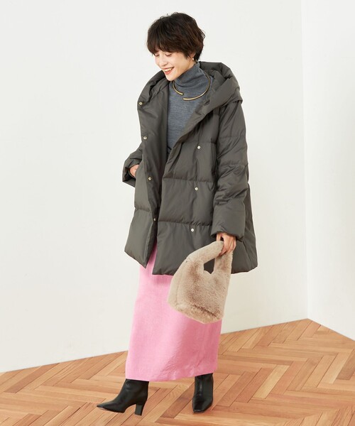 NOLLEY’S（ノーリーズ）の「撥水ダウンショール風フードコート（ダウンジャケット/コート・レディース・オフホワイト/ブラック/チャコールグレー・36/38）」の4枚目の写真