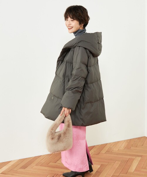 NOLLEY’S（ノーリーズ）の「撥水ダウンショール風フードコート（ダウンジャケット/コート・レディース・オフホワイト/ブラック/チャコールグレー・36/38）」の8枚目の写真