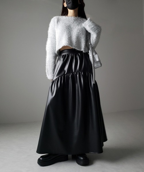 me+em select(ミームセレクト)の「【 2color 】メタリックフェイクレザーギャザーフレアスカート / metallic fake leather gather flare skirt(スカート・レディース・シルバー/ブラック・LARGE/MEDIUM/SMALL)」の14枚目の写真
