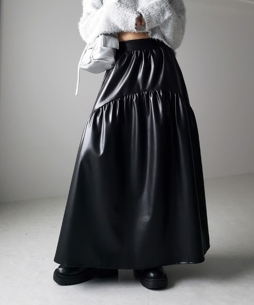 me+em select(ミームセレクト)の「【 2color 】メタリックフェイクレザーギャザーフレアスカート / metallic fake leather gather flare skirt(スカート・レディース・シルバー/ブラック・LARGE/MEDIUM/SMALL)」の21枚目の写真