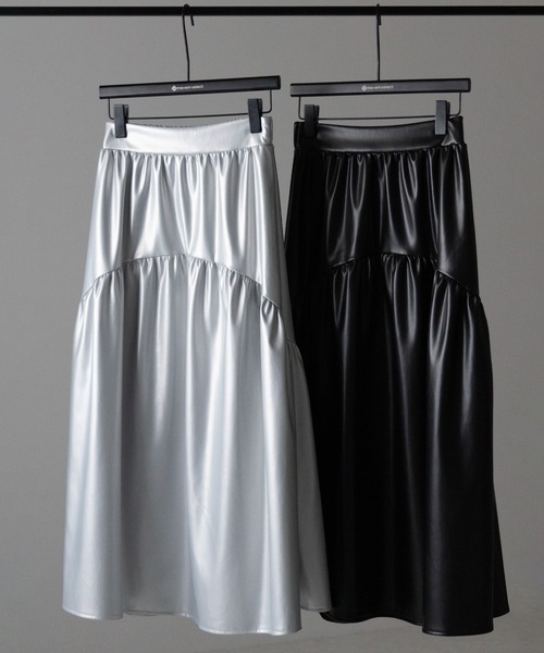me+em select(ミームセレクト)の「【 2color 】メタリックフェイクレザーギャザーフレアスカート / metallic fake leather gather flare skirt(スカート・レディース・シルバー/ブラック・LARGE/MEDIUM/SMALL)」の20枚目の写真