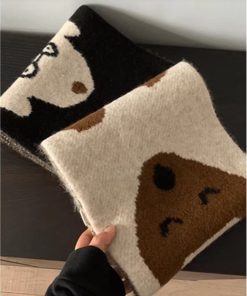 Vipoa(ヴィポア)の「RETRO ANIMAL JACQUARD MUFFLER(マフラー・レディース・ホワイト系その他/ブラック・FREE)」の3枚目の写真