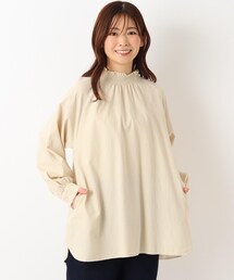 デニムタートルネックスモッキング刺繍ブラウス