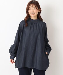 デニムタートルネックスモッキング刺繍ブラウス